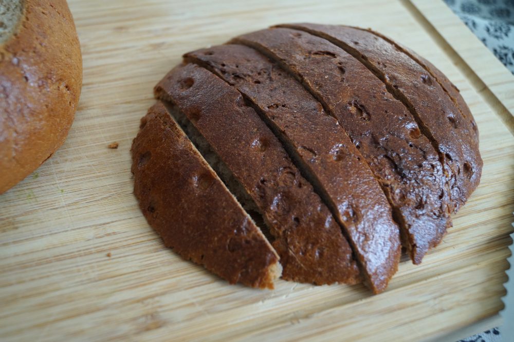 Käsefondue im Brotlaib mit frischen Kräutern aus den YULA Pflanzgefäßen ... Käsefondue im Brotlaib mit frischen Kräutern aus den YULA Pflanzgefäßen ...