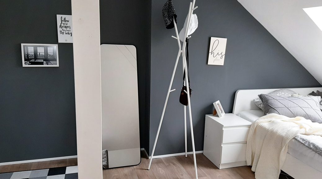 Dachgeschoss umbauen_Jugendzimmer_GrauWeiß