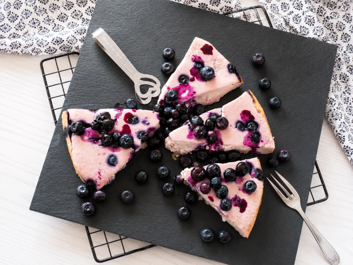 Skyrkuchen mit Heidelbeeren als Stücke
